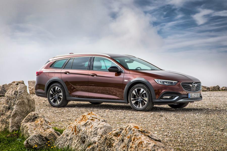  Opel Insignia Country Tourer Turbo D 4x4 Exclusive 2017 года  (фото 6 из 42)